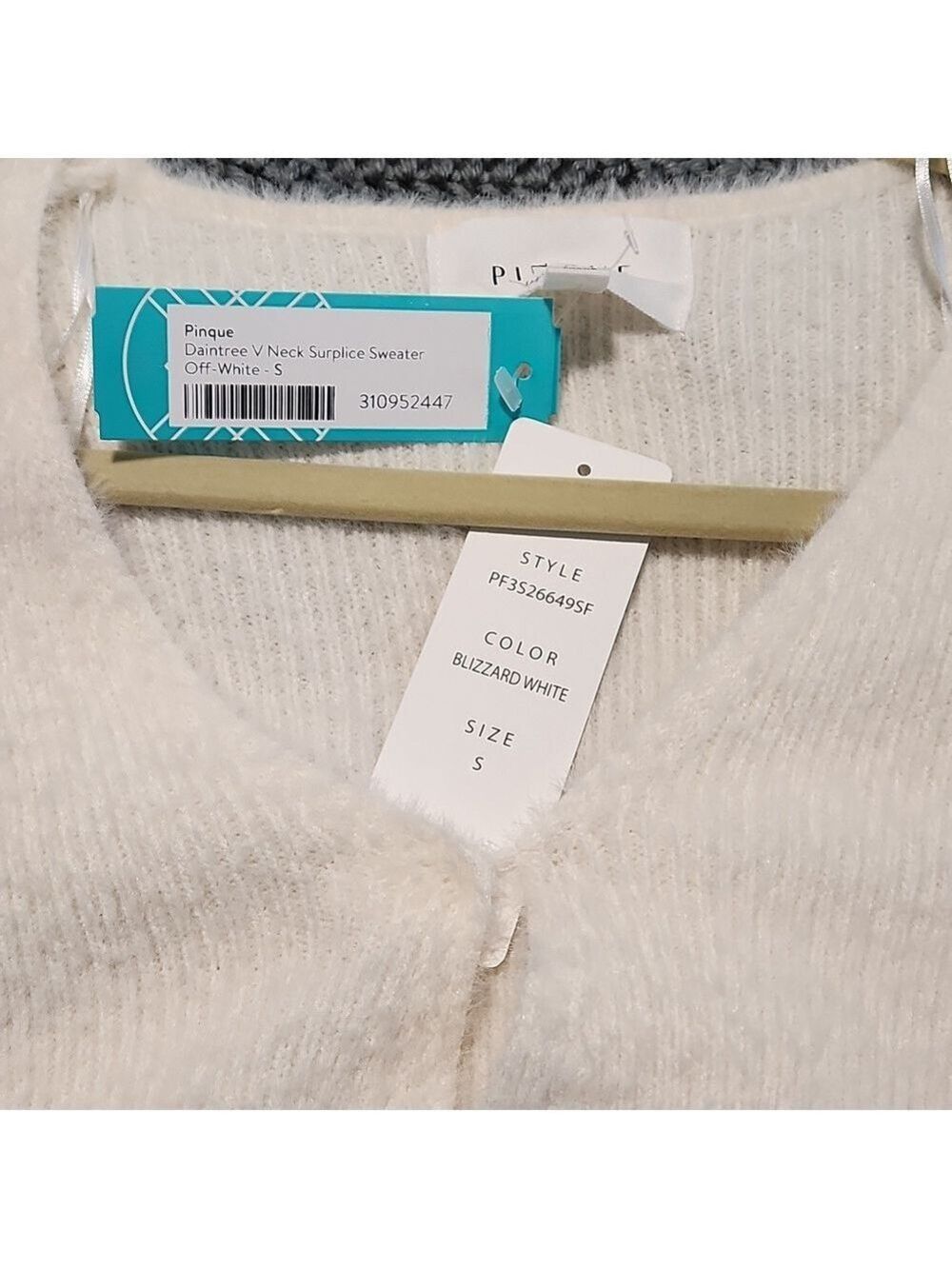 V neck sweater - Picture 5 of 6